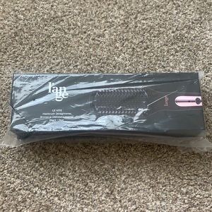 Lange hairbrush straightener